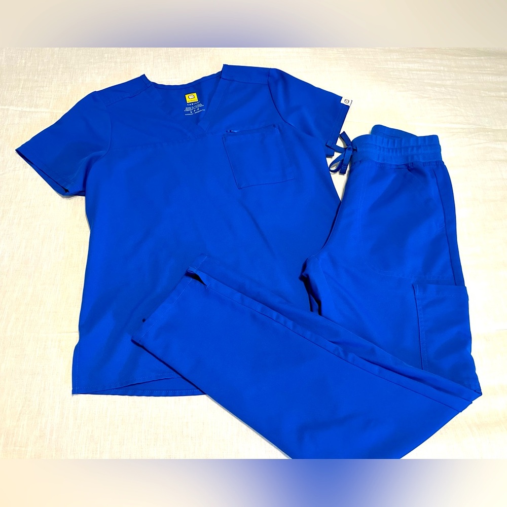 Wonder Wink Thrive Scrubs Set in royal blue size small